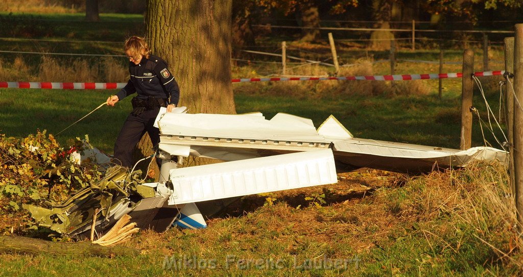 Kleinflugzeug abgestuerzt Sankt Augustin Meindorf P037.JPG